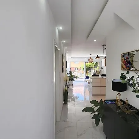 Prestige Neuf Avec Et Ecran De Cinema En Rez De Jardin 公寓 *