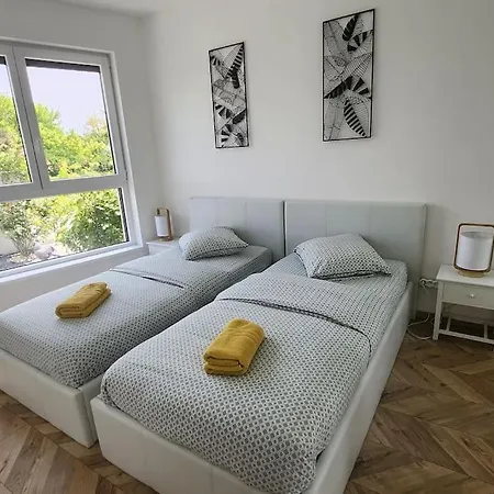 Prestige Neuf Avec Et Ecran De Cinema En Rez De Jardin Lejlighed